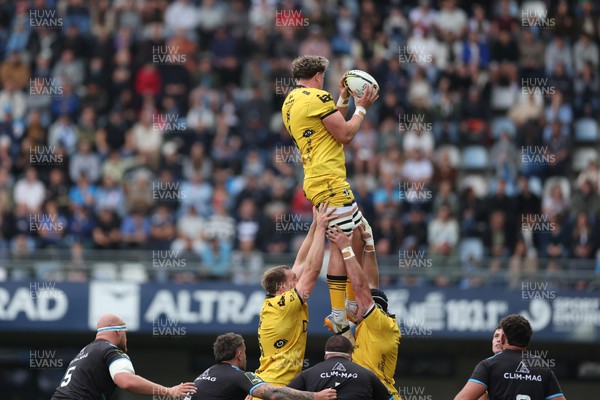 030526 - Montpellier Herault Rugby v Dragons RFC - EPCR Challenge Cup Semi Final - Ryan Woodman of Dragons wins line out ball