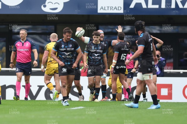 030526 - Montpellier Herault Rugby v Dragons RFC - EPCR Challenge Cup Semi Final - Tyler DuGuid of Montpellier celebrates scoring a try