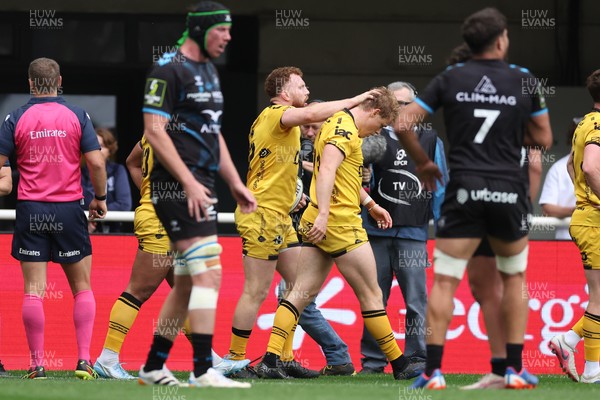 030526 - Montpellier Herault Rugby v Dragons RFC - EPCR Challenge Cup Semi Final - Aneurin Owen of Dragons celebrates his try with teammates