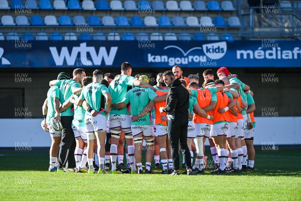 171223 - Montpellier Herault Rugby v Ospreys - EPCR Challenge Cup - Ospreys huddle