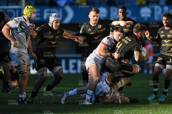 171223 - Montpellier Herault Rugby v Ospreys - EPCR Challenge Cup - Marco Tauleigne of Montpellier is tackled by Reuben Morgan-Williams of Ospreys