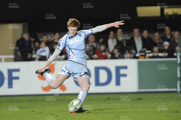 151212 Montpellier v Cardiff Blues - Heineken Cup - Blues' Rhys Patchell converts a penalty 