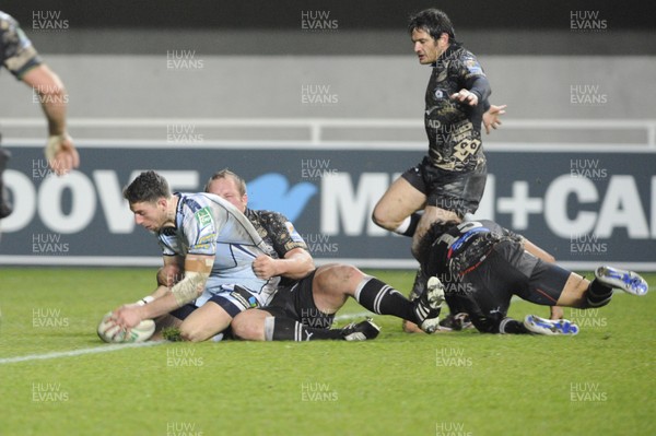 151212 Montpellier v Cardiff Blues - Heineken Cup - Blues' Alex Cuthbert runs in to score a try 