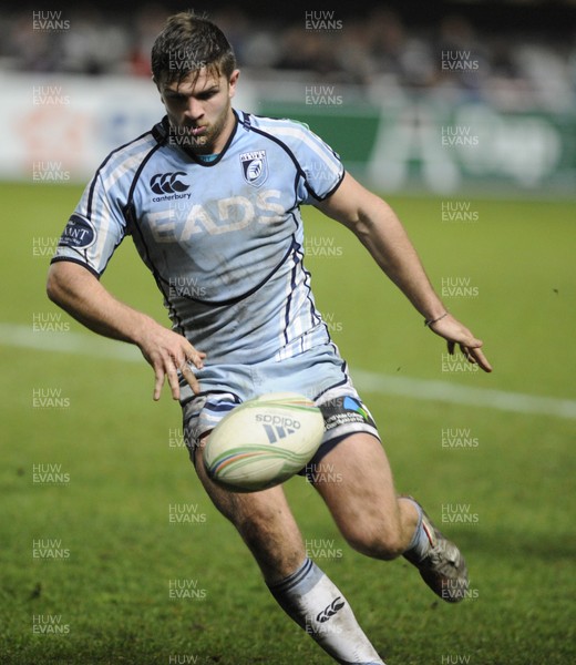 151212 Montpellier v Cardiff Blues - Heineken Cup - Blues' Lewis Jones puts a kick ahead to chase 