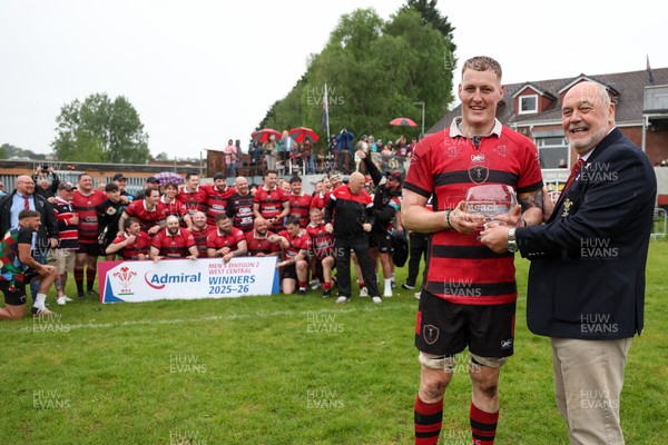 020526 - Morriston v Aberavon Quins - Admiral National League 2 West Central - WRU representative Steve Owen with Morriston Captain Callum Beynon