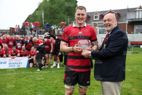 020526 - Morriston v Aberavon Quins - Admiral National League 2 West Central - WRU representative Steve Owen with Morriston Captain Callum Beynon