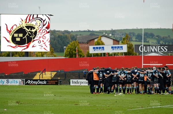 171015 - Munster v Cardiff Blues - Guinness PRO12 - Cardiff Blues huddle after defeat to Munster