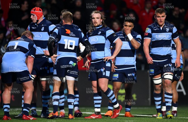 050419 - Munster v Cardiff Blues - Guinness PRO14 -  Cardiff Blues players dejected after conceding a try 