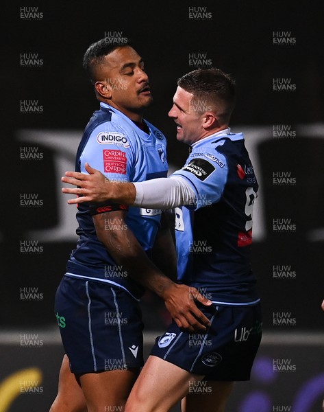 261020 - Munster v Cardiff Blues - Guinness PRO14 - Rey Lee-Lo of Cardiff Blues celebrates with Lewis Jones after scoring his side's first try