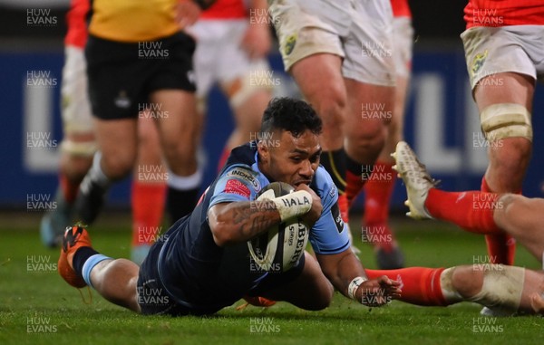 261020 - Munster v Cardiff Blues - Guinness PRO14 - Willis Halaholo of Cardiff Blues scores his side's third try