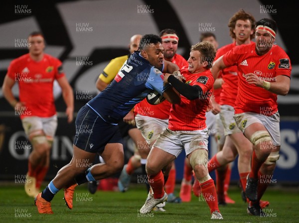 261020 - Munster v Cardiff Blues - Guinness PRO14 - Willis Halaholo of Cardiff Blues on his way to scoring his side's third try despite the tackle of Craig Casey of Munster