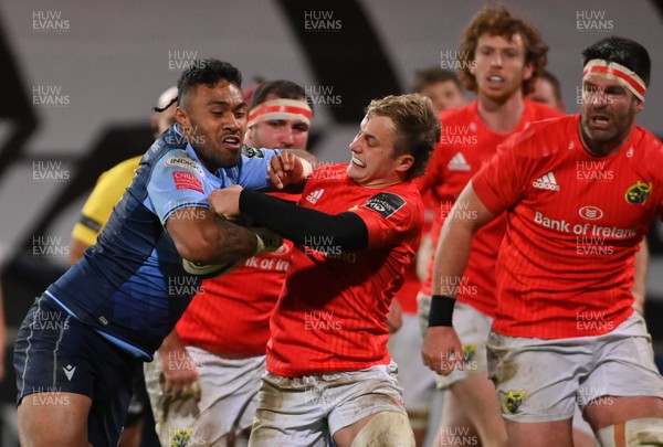 261020 - Munster v Cardiff Blues - Guinness PRO14 - Willis Halaholo of Cardiff Blues on his way to scoring his side's third try despite the tackle of Craig Casey of Munster