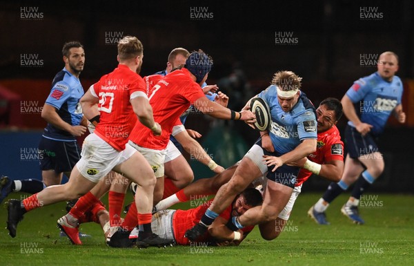 261020 - Munster v Cardiff Blues - Guinness PRO14 - Kristian Dacey of Cardiff Blues is tackled by Roman Salanoa of Munster