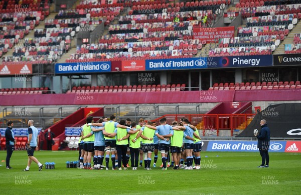 280521 - Munster v Cardiff Blues - Guinness PRO14 Rainbow Cup - Cardiff Blues in a huddle before the match