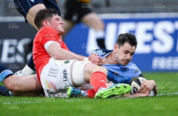 280521 - Munster v Cardiff Blues - Guinness PRO14 Rainbow Cup - Tomos Williams of Cardiff Blues scores his side's second try under pressure from Jack O�Donoghue of Munster