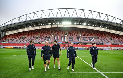 041025 - Munster v Cardiff Rugby, United Rugby Championship - Cardiff Rugby players walk the pitch before the United Rugby Championship match between Munster and Cardiff Rugby
