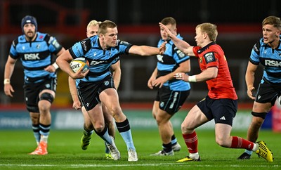 041025 - Munster v Cardiff Rugby, United Rugby Championship - Dan Thomas of Cardiff Rugby iooks to hold off Ethan Coughlan of Munster
