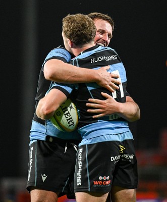 041025 - Munster v Cardiff Rugby, United Rugby Championship - Tom Bowen of Cardiff Rugby, right, is congratulated by team-mate Daf Hughes after scoring his side's third try