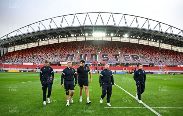 041025 - Munster v Cardiff Rugby, United Rugby Championship - Cardiff Rugby players walk the pitch before the United Rugby Championship match between Munster and Cardiff Rugby