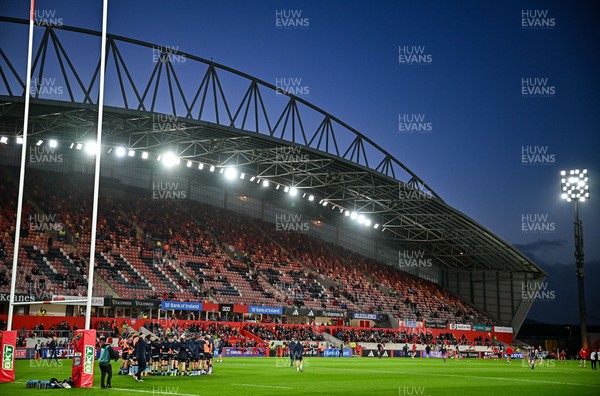 041025 - Munster v Cardiff Rugby, United Rugby Championship - Cardiff players huddle before the United Rugby Championship match between Munster and Cardiff Rugby at Thomond Park in Limerick