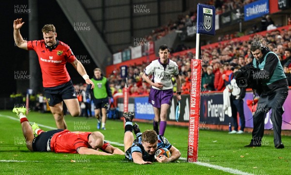 041025 - Munster v Cardiff Rugby, United Rugby Championship - Tom Bowen of Cardiff Rugby scores his side's second try
