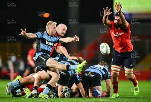 041025 - Munster v Cardiff Rugby, United Rugby Championship - Johan Mulder of Cardiff Rugby kicks clear as Jean Kleyn of Munster closes in