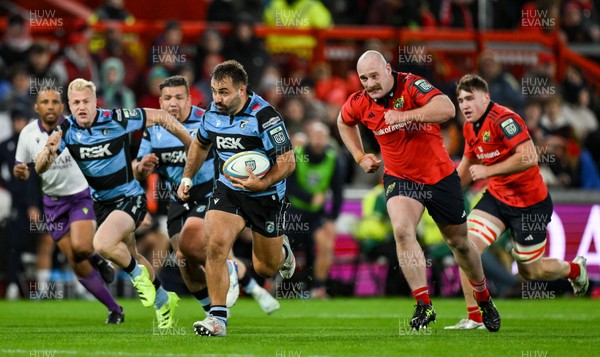 041025 - Munster v Cardiff Rugby, United Rugby Championship - Liam Belcher of Cardiff Rugby makes a break