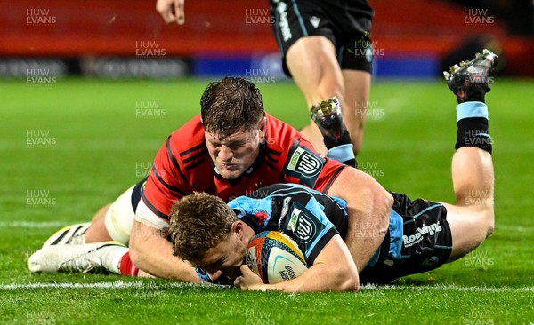 041025 - Munster v Cardiff Rugby, United Rugby Championship - Tom Bowen of Cardiff Rugby scores his side's fourth try