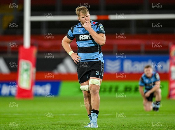 041025 - Munster v Cardiff Rugby, United Rugby Championship - Cardiff players, including Josh McNally, centre, dejected at the final whistle