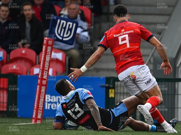 290422 - Munster v Cardiff Rugby - United Rugby Championship - Rey Lee-Lo of Cardiff Blues scores his side's second try despite the efforts of Conor Murray of Munster