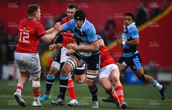 290422 - Munster v Cardiff Rugby - United Rugby Championship - Seb Davies of Cardiff Blues in action against Ben Healy of Munster