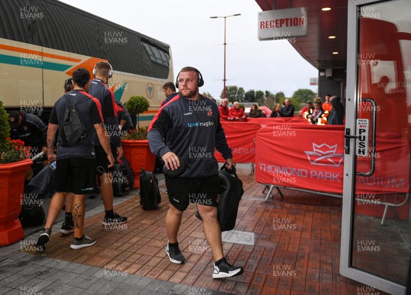 280919 -  Munster and Dragons - Guinness PRO14 -  Lloyd Fairbrother of Dragons arrives