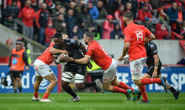 280919 -  Munster and Dragons - Guinness PRO14 -  Max Williams of Dragons is tackled by JJ Hanrahan and Alby Mathewson of Munster 