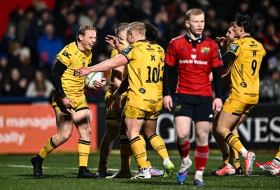230126 - Munster v Dragons RFC - United Rugby Championship - Dai Richards of Dragons celebrates with teammates, including Tinus de Beer, 10, after scoring their side's second try