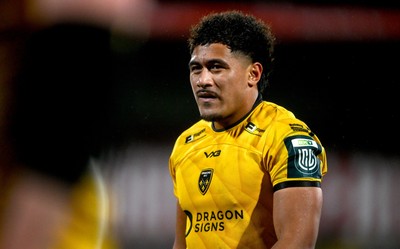 230126 - Munster v Dragons RFC - United Rugby Championship - Fine Inisi of Dragons after the match