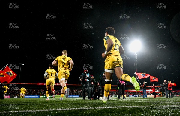 230126 - Munster v Dragons RFC - United Rugby Championship - Fine Inisi of Dragons before the match