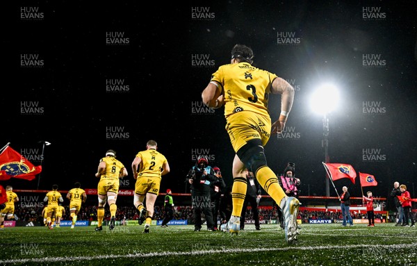 230126 - Munster v Dragons RFC - United Rugby Championship - Rob Hunt of Dragons before the match