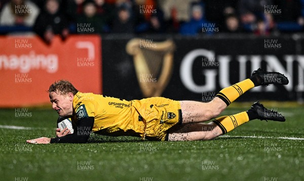 230126 - Munster v Dragons RFC - United Rugby Championship - Dai Richards of Dragons scores his side's second try