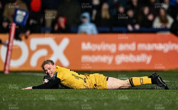 230126 - Munster v Dragons RFC - United Rugby Championship - Dai Richards of Dragons scores his side's second try