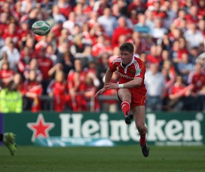 10.04.10 - Munster v Northampton Saints - Heineken Cup Semi-Final -  Ronan O'Gara of Munster kicks for territory 