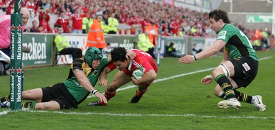 10.04.10 - Munster v Northampton Saints - Heineken Cup Semi-Final -  Doug Howlett scores for Munster despite the tackles of Bruce Reihana and Ben Foden of Northampton 