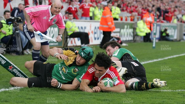 10.04.10 - Munster v Northampton Saints - Heineken Cup Semi-Final -  Doug Howlett scores for Munster despite the tackles of Bruce Reihana and Ben Foden of Northampton 