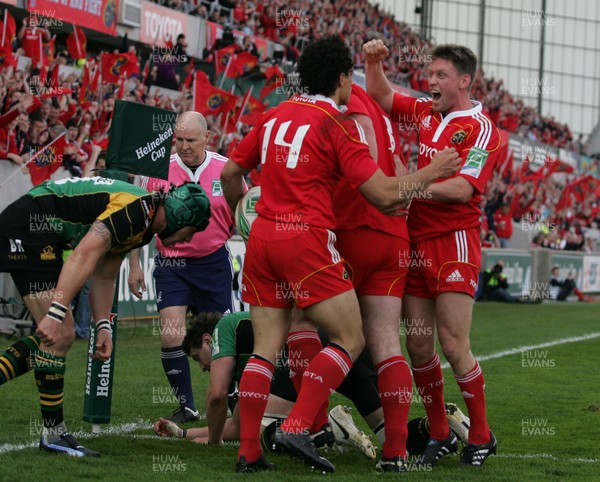 10.04.10 - Munster v Northampton Saints - Heineken Cup Semi-Final -  Doug Howlett congratulated by John Hayes and Ronan O'Gara of Munster 