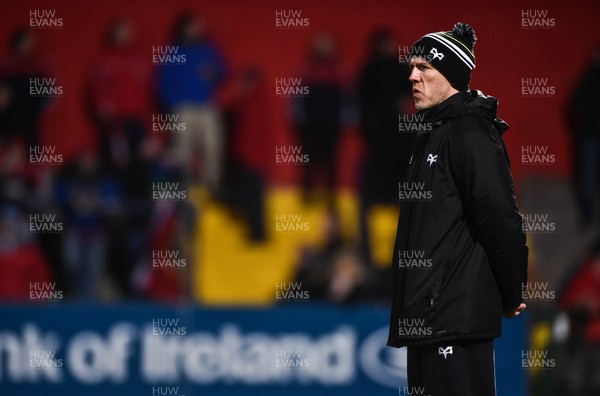021217 - Munster v Ospreys - Guinness PRO14 -   Ospreys head coach Steve Tandy prior to the match 