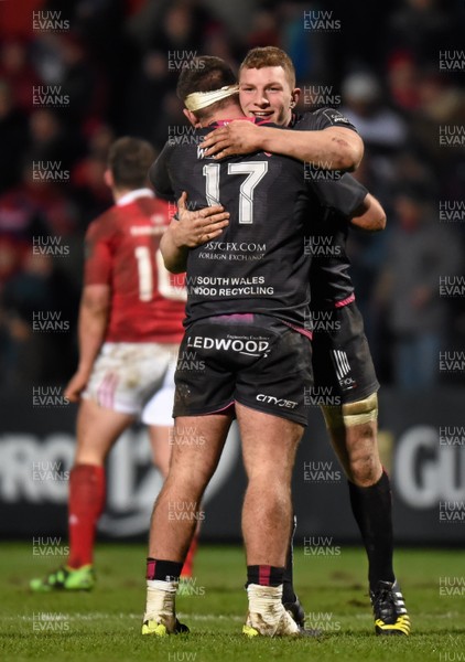 140216 - Munster v Ospreys - Guinness PRO12 - Sam Underhill (right) and Gareth Thomas of Ospreys  celebrate at the final whistle