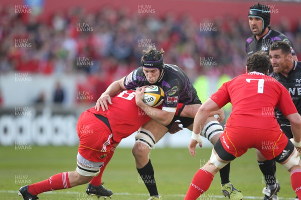 14.05.11 - Musnter v Ospreys...  Ospreys Ryan Jones is tackled by Munster's James Coughlan. 