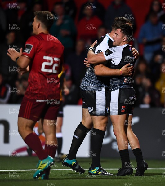 140918 - Munster v Ospreys - Guinness PRO14 -  Luke Morgan of Ospreys is congratulated by team mate Guido Volpi after scoring his side's first try