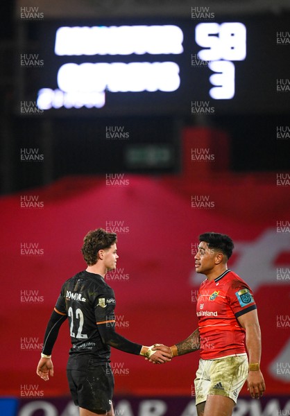 170223 - Munster v Ospreys - United Rugby Championship - Jack Walsh of Ospreys and Malakai Fekitoa of Munster shake hands after the match