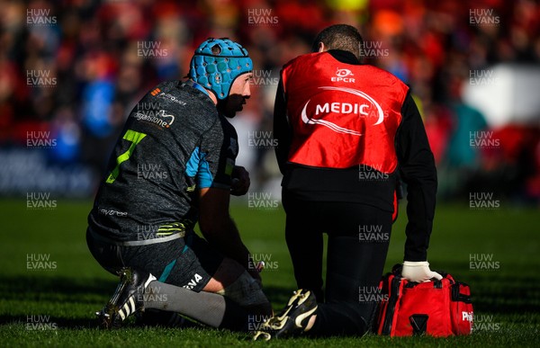 190120 - Munster v Ospreys - Heineken Champions Cup -  Justin Tipuric of Ospreys is treated for injury by medical personnel