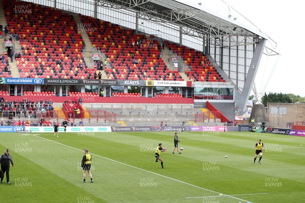 200517 - Munster v Ospreys - Guinness PRO12 Semi Final - Ospreys start their preparations on the pitch